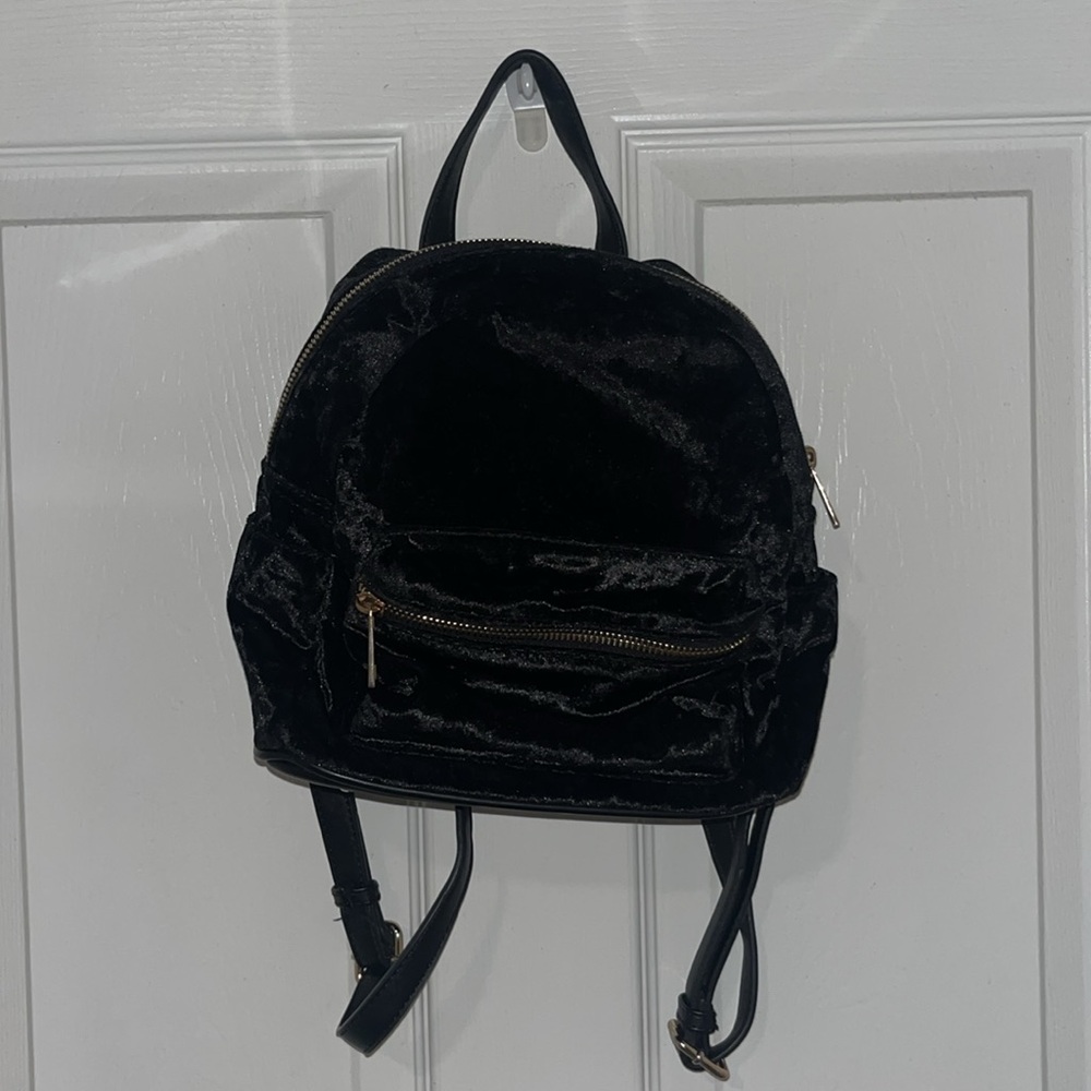 BP Mini Velvet Backpack - Picture 5 of 7